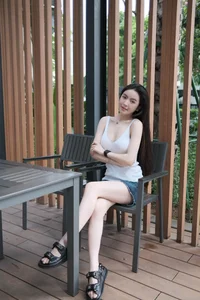 Chu Thanh Huyen Addresses Fan Concerns Over Bruises During Recent Livestream - image 4