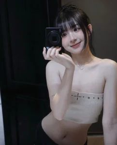 Kim Chung Phan Stuns Fans: Social Media Sensation Shares Breathtaking New Photos - image 2
