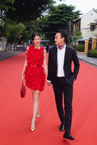 Le Au Ngan Anh’s Clever and Elegant Maternity Red Carpet Fashion - image 2