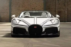 Exclusive Bugatti Mistral Custom Masterpiece with Porcelain Fuel Cap - image 6