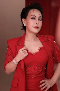 Inside the Impressive Wealth and Success of Artist Viet Huong - image 7