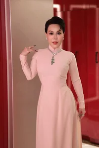 Inside the Impressive Wealth and Success of Artist Viet Huong - image 3