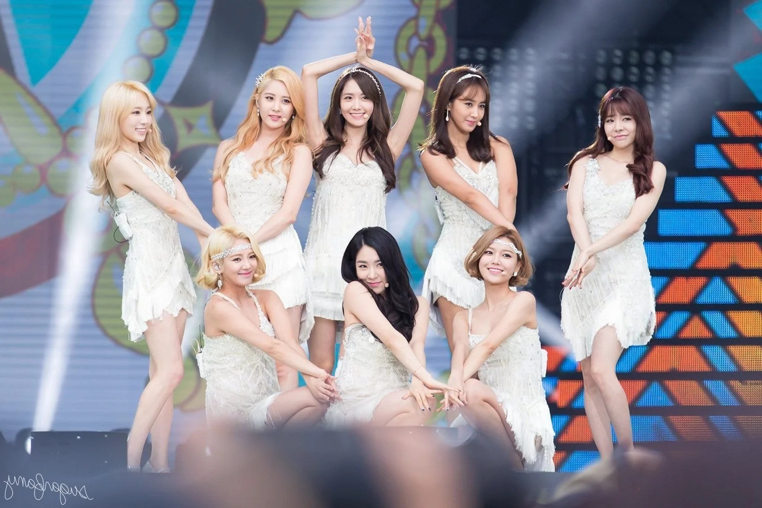 The Ageless Charm of National Goddesses Who Defy Time and Cameras