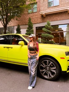 Huyen Baby Travels to the US to See Messi: Stunning Look That Rivals Teenage Fashion - image 1