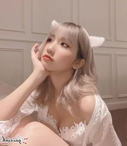 Exploring the Radiant Beauty of Gen Z TikTok Star Lê Thị Khánh Huyền - image 28