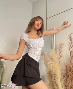 Exploring the Radiant Beauty of Gen Z TikTok Star Lê Thị Khánh Huyền - image 0