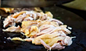 Famous 34-Year-Old Hanoi Chicken Pho Stall Sells Out Daily - image 4
