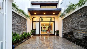 Best Modern Door Designs 2026: Real-Life Home Inspiration - image 11