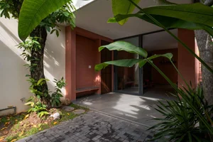 Best Modern Door Designs 2026: Real-Life Home Inspiration - image 27