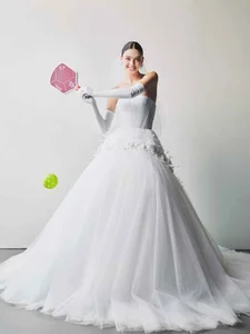 Dianka Zakhidova and Bui Tien Dung: Playing Pickleball in a Wedding Dress - image 0