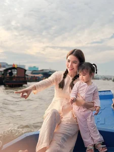 Vietnamese Celeb Roundup: Phi Hung Addresses Marriage Rumors and Emotional Farewells - image 35