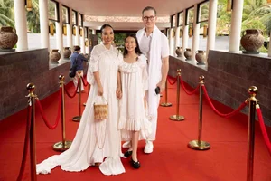 Vietnamese Celeb Roundup: Phi Hung Addresses Marriage Rumors and Emotional Farewells - image 14