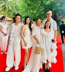 Vietnamese Celeb Roundup: Phi Hung Addresses Marriage Rumors and Emotional Farewells - image 20