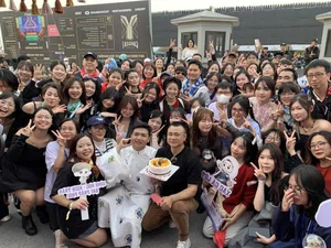 Vietnamese Celeb Roundup: Phi Hung Addresses Marriage Rumors and Emotional Farewells - image 47
