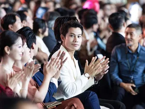 Vietnamese Celeb Roundup: Phi Hung Addresses Marriage Rumors and Emotional Farewells - image 55