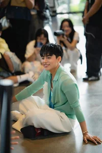 Vietnamese Celeb Roundup: Phi Hung Addresses Marriage Rumors and Emotional Farewells - image 40