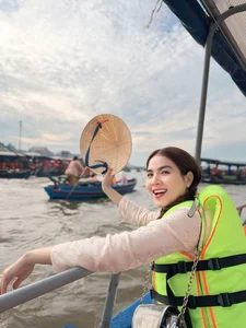 Vietnamese Celeb Roundup: Phi Hung Addresses Marriage Rumors and Emotional Farewells - image 43
