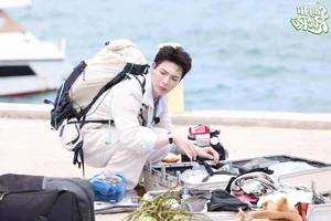 Vietnamese Celeb Roundup: Phi Hung Addresses Marriage Rumors and Emotional Farewells - image 32
