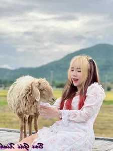 Exploring the Latest Viral and Cute Photo Trends Featuring the Popular Lykio - image 12