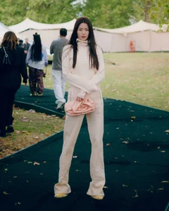 Jeon Ji Hyun Shines with Elegant High-End Party Fashion - image 7