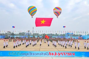 Spectacular Aerial Displays and Flare Launches at the Vietnam International Defense Expo 2024 - image 8