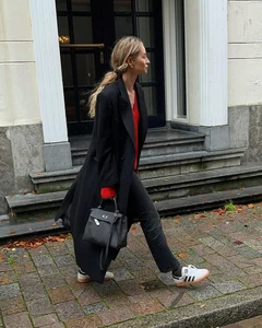 10 Elegant Ways to Style Flat Shoes According to Blogger Anouk Yve - image 5