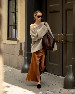 10 Elegant Ways to Style Flat Shoes According to Blogger Anouk Yve - image 0
