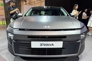 First Look: The 2027 Hyundai Elantra Debuts with Bold Design and Tech Enhancements - image 8