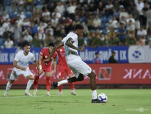 Giant on the Pitch: The Rise of the 2-Meter Striker in Vietnam’s National Super Cup - image 3