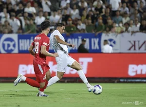 Giant on the Pitch: The Rise of the 2-Meter Striker in Vietnam’s National Super Cup - image 1