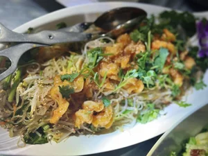 Inside the Luxurious Multi-Style Wedding Menu of Doan Van Hau and Doan Hai My - image 2