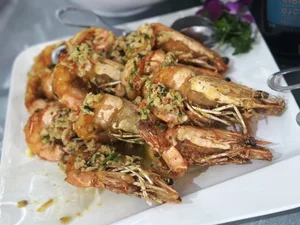 Inside the Luxurious Multi-Style Wedding Menu of Doan Van Hau and Doan Hai My - image 3