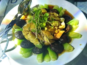 Inside the Luxurious Multi-Style Wedding Menu of Doan Van Hau and Doan Hai My - image 7