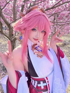 99+ Bold and Seductive Yae Miko Cosplay Images from Genshin Impact - image 33