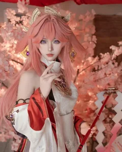 99+ Bold and Seductive Yae Miko Cosplay Images from Genshin Impact - image 11