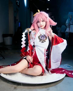 99+ Bold and Seductive Yae Miko Cosplay Images from Genshin Impact - image 10