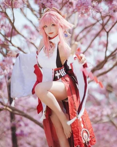 99+ Bold and Seductive Yae Miko Cosplay Images from Genshin Impact - image 26