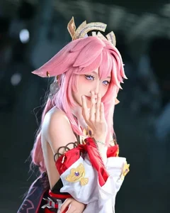 99+ Bold and Seductive Yae Miko Cosplay Images from Genshin Impact - image 2