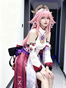 99+ Bold and Seductive Yae Miko Cosplay Images from Genshin Impact - image 4