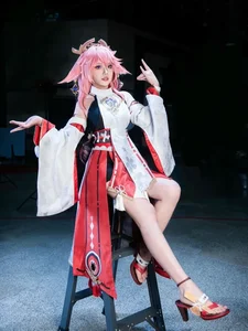 99+ Bold and Seductive Yae Miko Cosplay Images from Genshin Impact - image 3