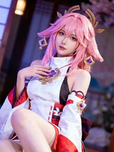 99+ Bold and Seductive Yae Miko Cosplay Images from Genshin Impact - image 30