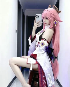 99+ Bold and Seductive Yae Miko Cosplay Images from Genshin Impact - image 40