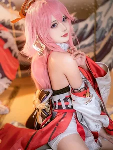 99+ Bold and Seductive Yae Miko Cosplay Images from Genshin Impact - image 5