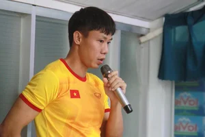 Inside the Luxurious Life of Footballer Que Ngoc Hai and His Wife - image 0