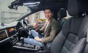 Inside the Luxurious Life of Footballer Que Ngoc Hai and His Wife - image 8