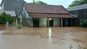 Phuoc Tich Ancient Village Faces Historic and Rare Flooding - image 13
