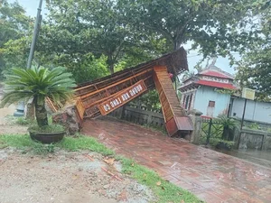 Phuoc Tich Ancient Village Faces Historic and Rare Flooding - image 9
