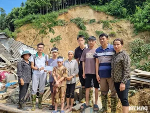 Dan Tri Newspaper Delivers Emergency Aid to Flood-Affected Family in Yen Bai - image 14