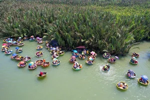 The Mesmerizing Basket Boat Dance of Bay Mau Coconut Forest in Hoi An - image 1