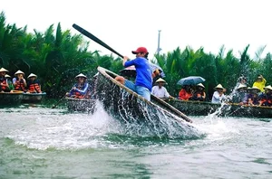 The Mesmerizing Basket Boat Dance of Bay Mau Coconut Forest in Hoi An - image 2